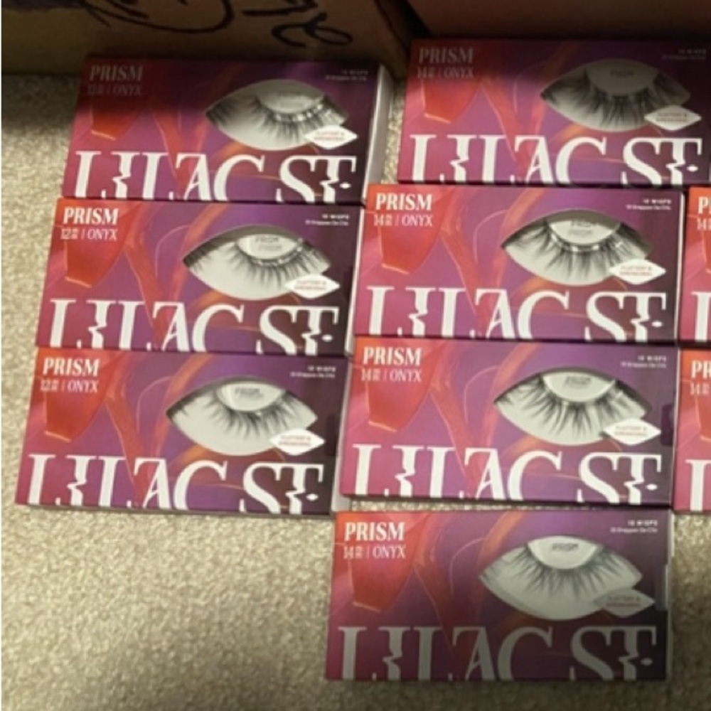 14 Pairs Unopened Lilac Street Lashes - Picture 2 of 3